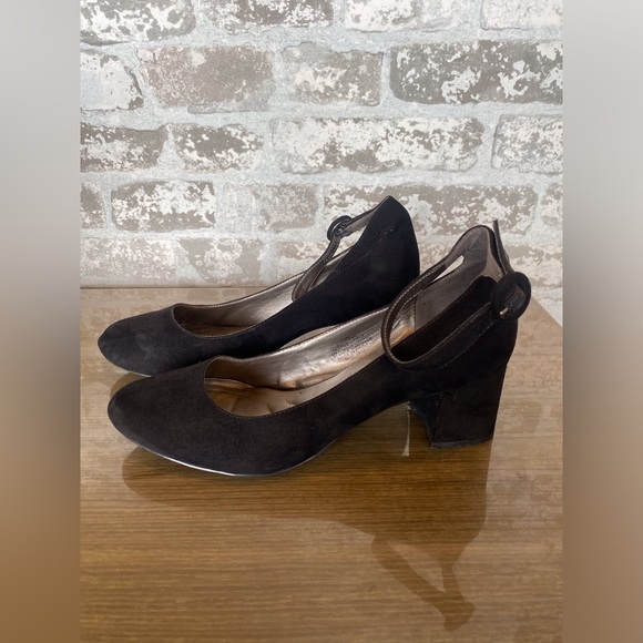 Bandolino Black Suede Ankle Strap Heel - Picture 1 of 6